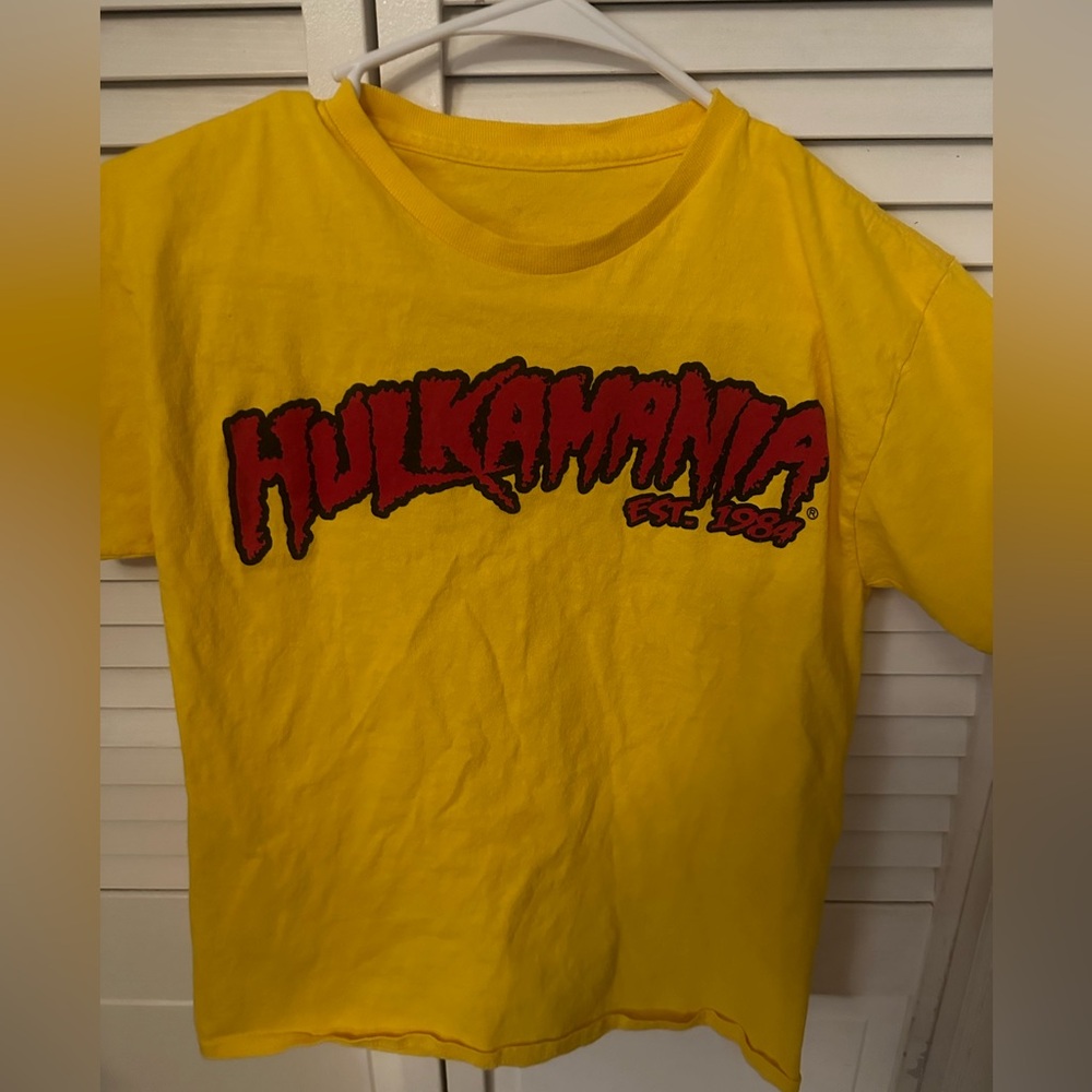 Youth Medium Hulkamania tshirt